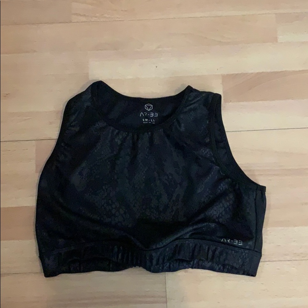 AR-33 sports bra